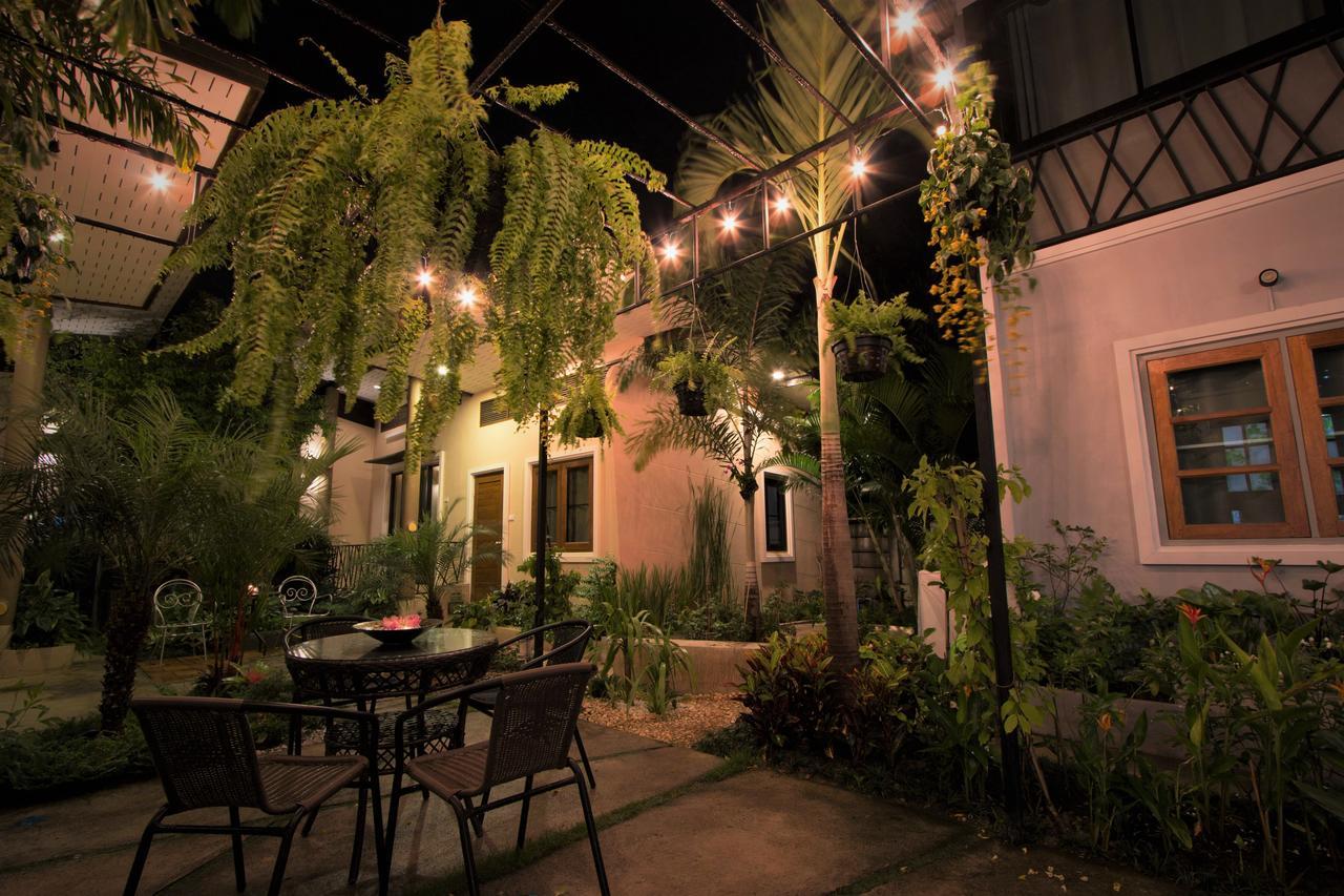 Casa Malee Hotel Chiang Mai Exterior photo